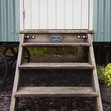 Luxury Shepherd'S Hut On Flower Farm With Outdoor Bath In Mid Cornwall Truro Exterior photo