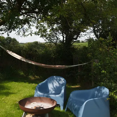 Luxury Shepherd'S Hut On Flower Farm With Outdoor Bath In Mid Cornwall Truro Exterior photo
