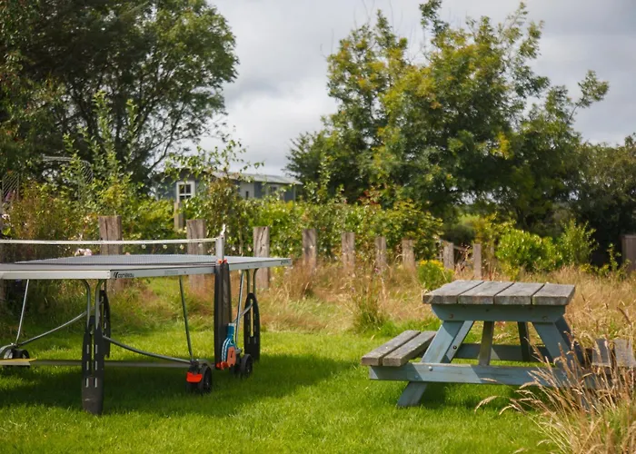 Luxury Shepherd\'S Hut On Flower Farm With Outdoor Bath In Mid Cornwall
