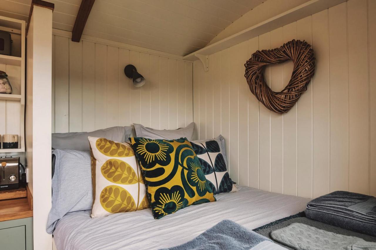 Luxury Shepherd's Hut On Flower Farm With Outdoor Bath In Mid Cornwall Campingplatz *