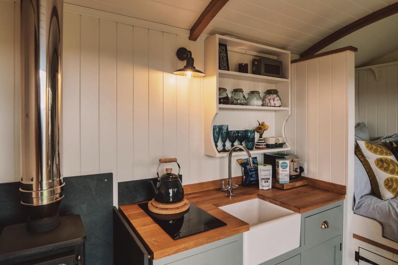 Luxury Shepherd's Hut On Flower Farm With Outdoor Bath In Mid Cornwall Campingplatz Truro