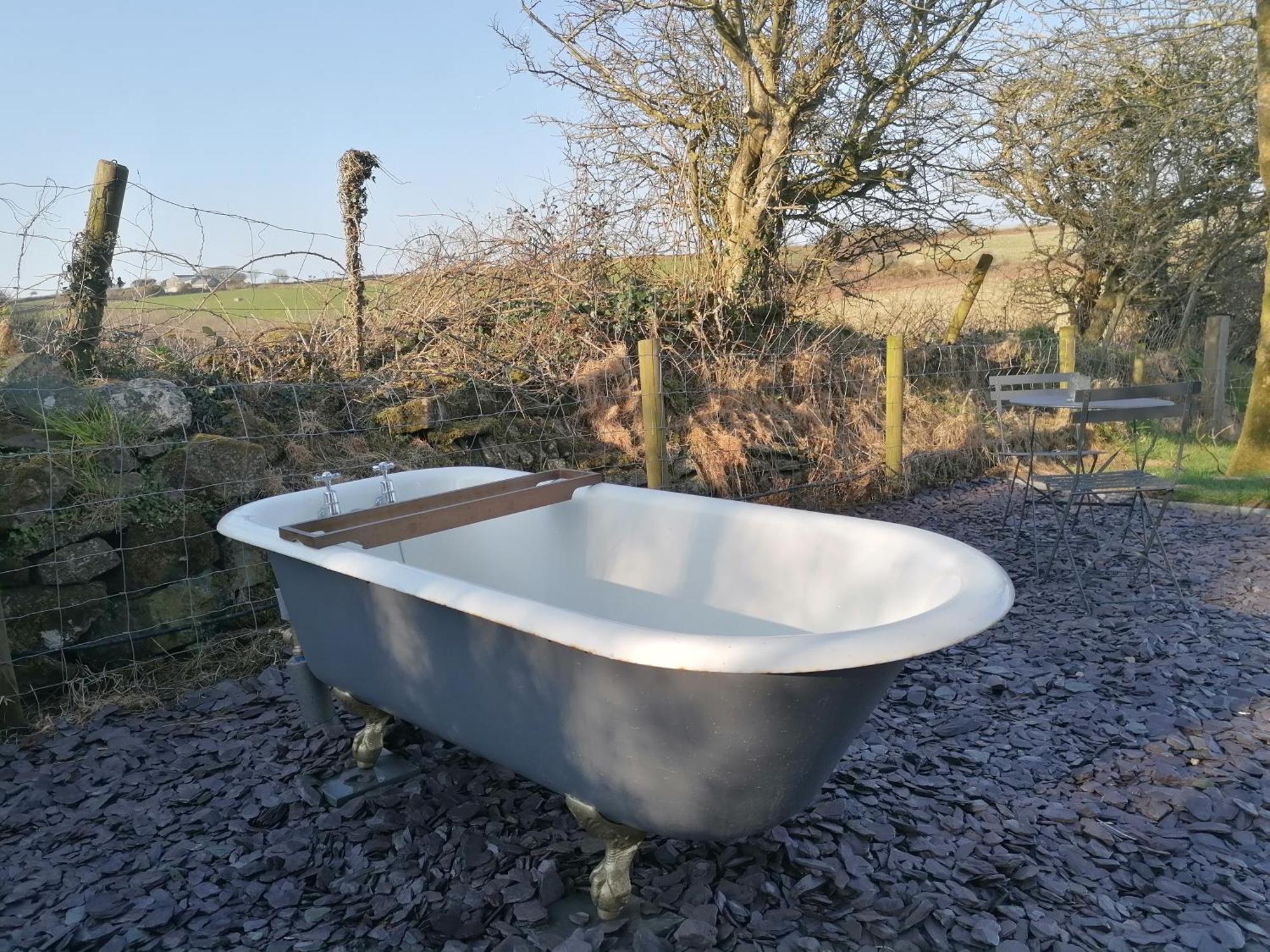 Campingplatz Luxury Shepherd's Hut On Flower Farm With Outdoor Bath In Mid Cornwall *
